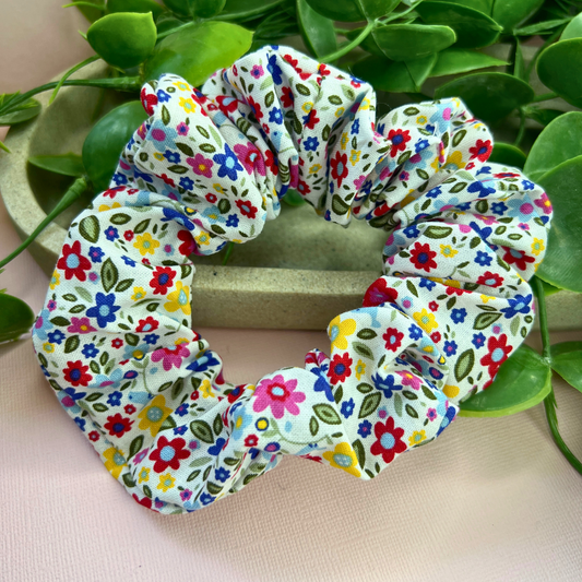 Pretty Flower | Floral Scrunchie